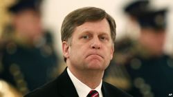 Недостаточно ждать, пока политика Путина потерпит крах – Макфол