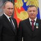 Путин спасает «друзей детства», отдавая им последние бюджетные сливки 