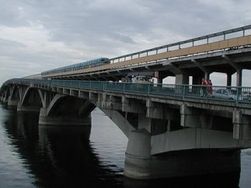 В Киеве на выходные перекроют мост Метро для ремонта дорожного покрытия 