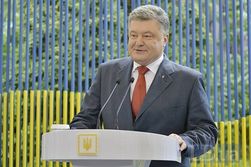 Порошенко помолился за избавление украинской земли от диких орд