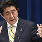 Премьер Японии обещает подписать мирный договор с Россией