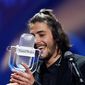 Сальвадор Собрал с призом Евровидения-2017