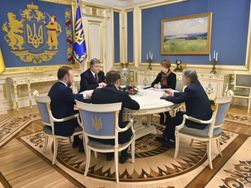 Порошенко поручил подать иск к РФ в суд в Гааге