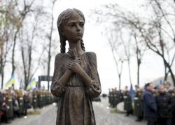 Голодомор: Детей умерших родителей отправляли в концлагеря 