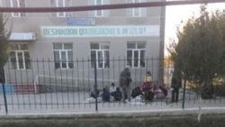 В Узбекистане школьники продолжают собирать хлопок