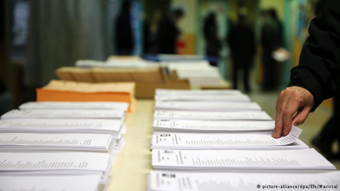 В Испании на парламентских выборах выигрывает правящая правая «Народная партия»