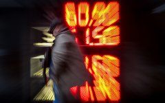 Курс доллара и евро на ММВБ обновили минимумы с лета 2015 года