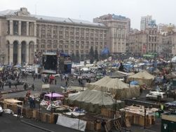 Россиянин открывает мини-отель в палатке на Майдане для интуристов