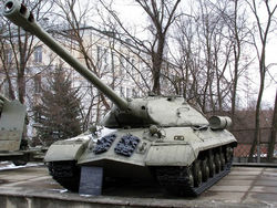 Террористы в Константиновке пытались "завести" памятник танку 
