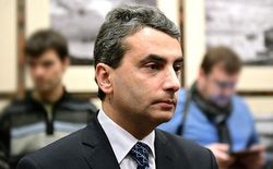 Шлосберга лишили депутатского мандата за правду о псковских десантниках