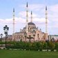 Скандал: жители Грозного забросали яйцами офисы "Мегафон" и "Вымпелком"