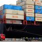 Китай увеличил экспорт продукции впервые в этом году 