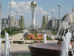 Рядовых граждан Казахстана возмутили новые зарплаты депутатов
