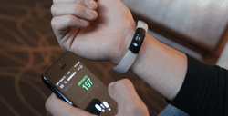 SmartBand от Sony «сотрудничает» с различными смартфонами на Android 