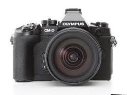 Olympus представила новую камеру, объектив и телеконвертер  