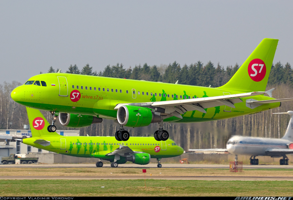 Сибирская авиакомпания S7 изменит расцветку самолетов