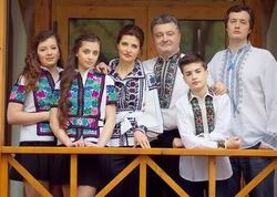 Порошенко призвал украинцев больше использовать национальные символы 