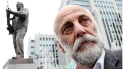 Памятник Калашникову и его автор С. Щербаков