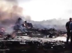В Сети показали секретное видео, снятое сразу после падения «Боинга»