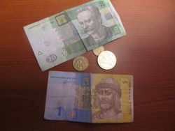 На межбанке доллар перешел отметку 27 гривен, но валюты все равно не хватает