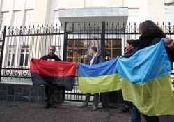 В Узбекистане суд приговорил к аресту поддержавших украинский Евромайдан в Ташкенте