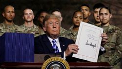 Трамп подписал рекордный военный бюджет