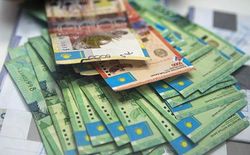 Отпущенный в свободное плавание тенге тут же обвалился на 26 процентов