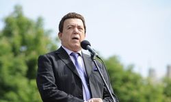 Кобзон предлагает приостановить дипотношения с США