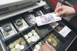 Россияне беднеют быстрее, чем ожидали чиновники
