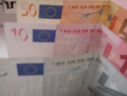 Курс доллара к евро остается в понижательном тренде на данных по ценам производителей в еврозоне