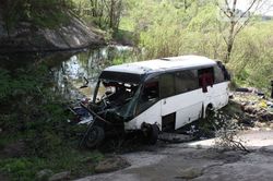 Пассажирский автобус упал с моста в Кировоградской области