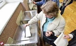 Украинцы любят страну и не любят дискредитировавшую себя власть – Bloomberg