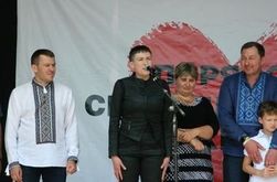 Вместо гречки кандидаты в Раду раздают энергосберегающие лампочки и пиво