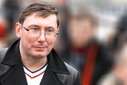 Сегодня Юрий Луценко возвращается в Украину