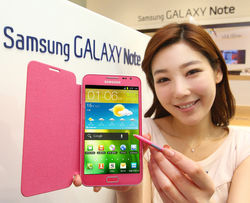 Розовый Galaxy Note II от Samsung активно обсуждают в сети
