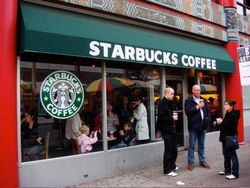 Политика Starbucks в Англии будет пересмотрена