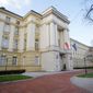 Поляк пытался себя сжечь перед канцелярией Главы правительства