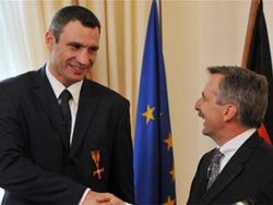 Кличко наградили немецким Кавалерийским крестом