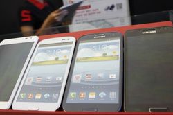 Эксперты: Apple и Samsung захватили рынок