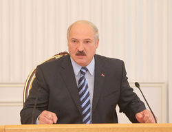 Лукашенко ищет возможность отстраниться от роста зарплат