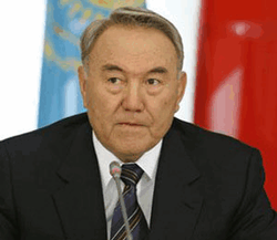 Назарбаева удостоили звания "почетный железнодорожник"