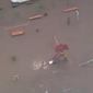 ТОП видео Youtube: полуголый мужчина резвится на затопленной площадке в Луцке