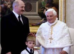 Лукашенко клянется, что передавать власть детям не будет