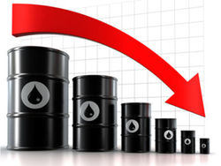 Перед выходными мировые цены на нефть снизились и сегодня нефть продолжает дешеветь
