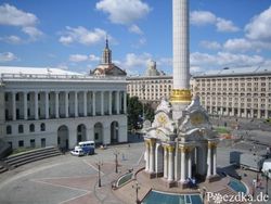 В центре Киева проверяют сумки людей 