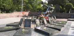 В Ташкенте установили памятник команде "Пахтакор", погибшей в 1979 году