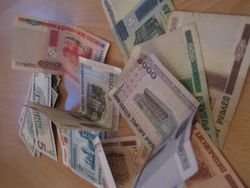 Белорусский рубль упал к новозеландскому доллару и фунту и укрепился к евро