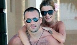 Михаил Терехин просит весь Твиттер помочь ему помириться с любимой