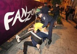 Полиция Польши ищет россиян, участвовавших в драке на стадионе