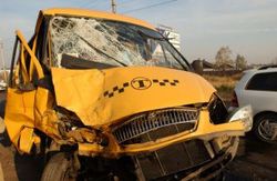 На МКАД столкнулись пассажирский автобус и грузовой "КамАЗ" – последствия